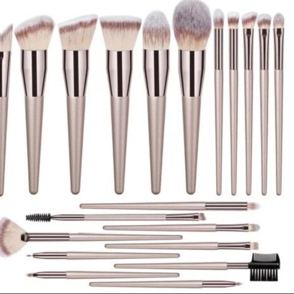 Rose Gold Makeup Brush Set.
